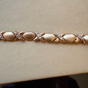 10k gold XO diamond bracelet 7 inches